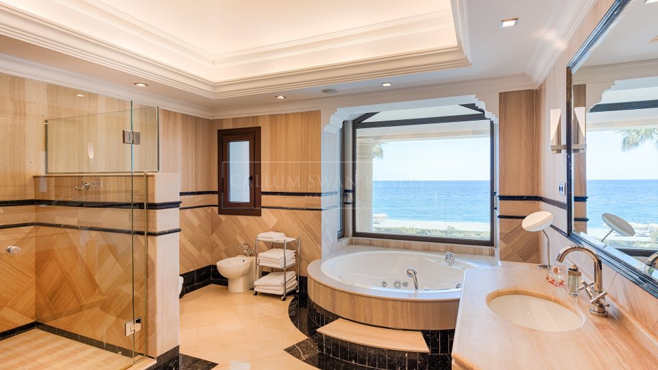 Marbella Golden Mile, Impresionante mansion en primera línea de playa en el Marbella Club