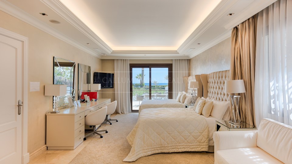 Marbella Golden Mile, Impresionante mansion en primera línea de playa en el Marbella Club