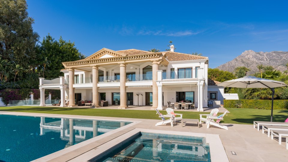 Marbella Golden Mile, Impresionante mansion en primera línea de playa en el Marbella Club