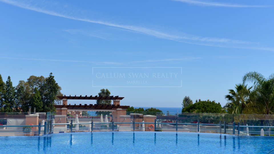 Marbella Golden Mile, Prime position luxury apartment in La Trinidad, Golden Mile