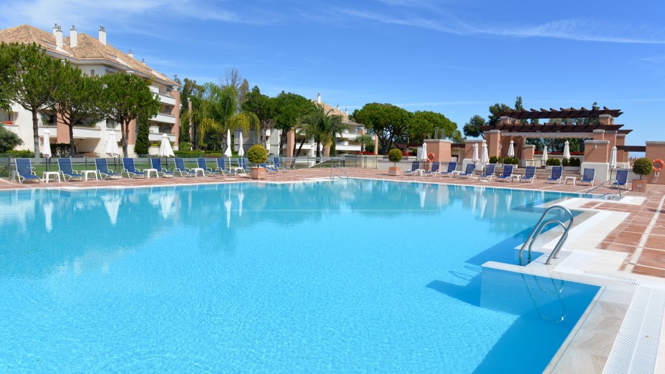 Marbella Golden Mile, Prime position luxury apartment in La Trinidad, Golden Mile