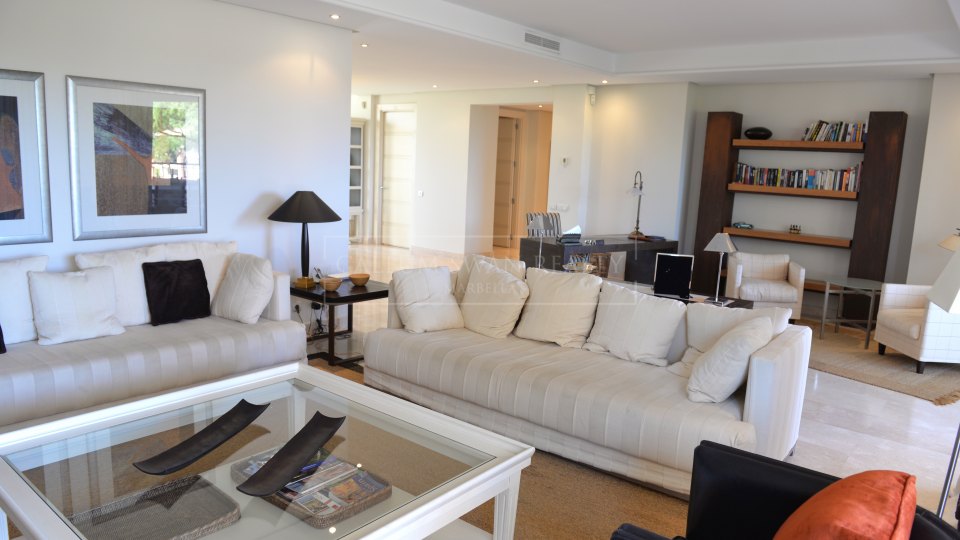 Marbella Golden Mile, Prime position luxury apartment in La Trinidad, Golden Mile