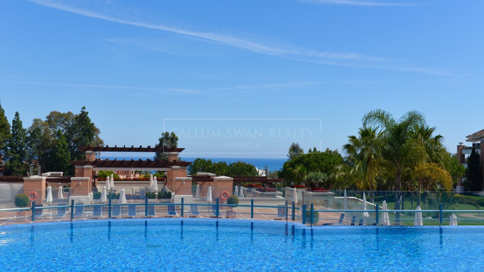 Marbella Golden Mile, Prime position luxury apartment in La Trinidad, Golden Mile