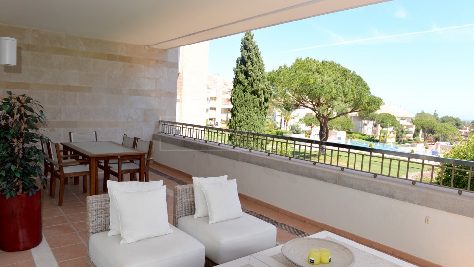 Marbella Golden Mile, Prime position luxury apartment in La Trinidad, Golden Mile