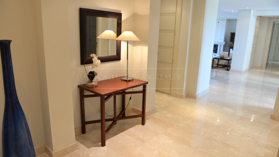 Marbella Golden Mile, Prime position luxury apartment in La Trinidad, Golden Mile