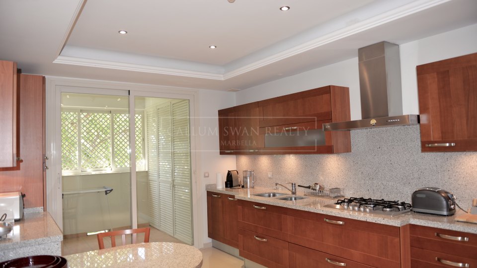 Marbella Golden Mile, Prime position luxury apartment in La Trinidad, Golden Mile