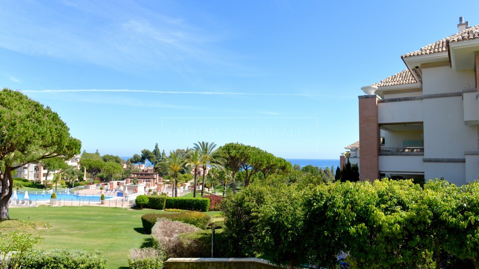 Marbella Golden Mile, Prime position luxury apartment in La Trinidad, Golden Mile