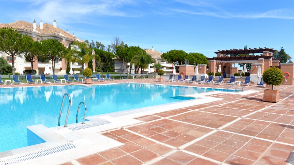 Marbella Golden Mile, Prime position luxury apartment in La Trinidad, Golden Mile