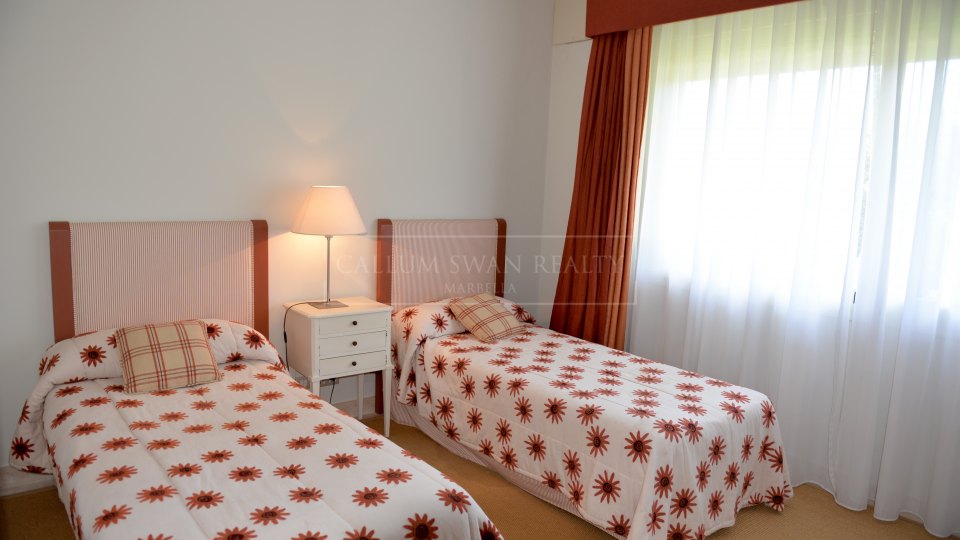 Marbella Golden Mile, Prime position luxury apartment in La Trinidad, Golden Mile