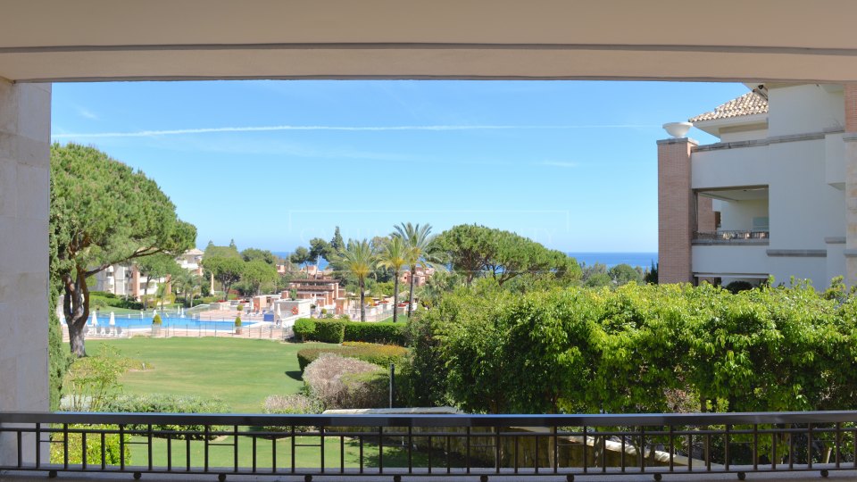 Marbella Golden Mile, Prime position luxury apartment in La Trinidad, Golden Mile