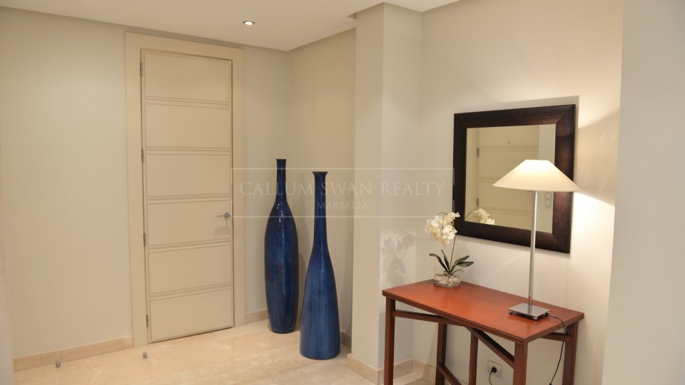 Marbella Golden Mile, Prime position luxury apartment in La Trinidad, Golden Mile