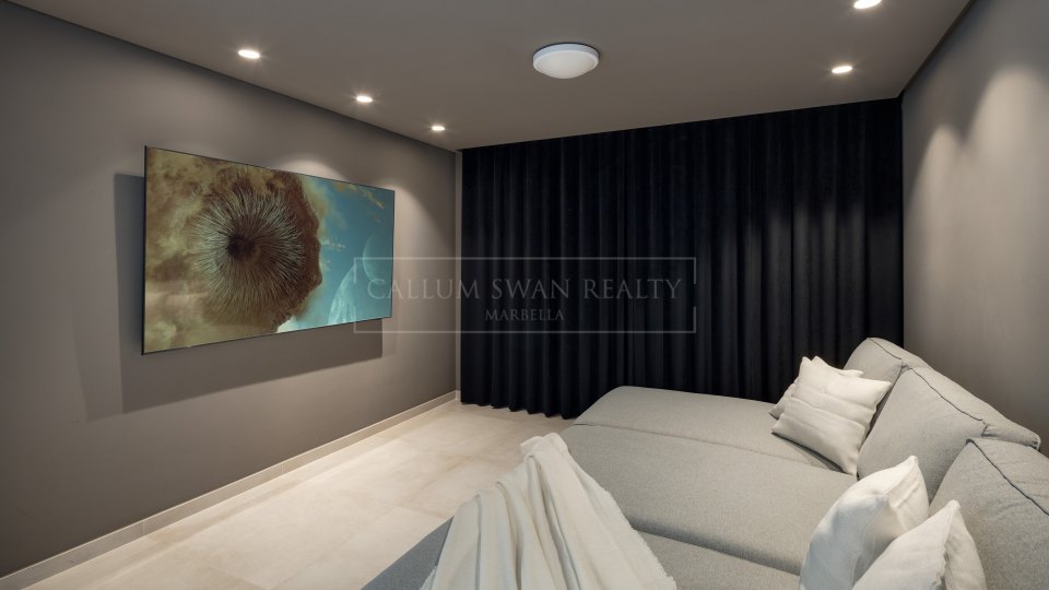 Nueva Andalucia, VIlla contemporanea de lujo en primera linea de golf de Los Naranjos en Nueva Andalucia, Marbella
