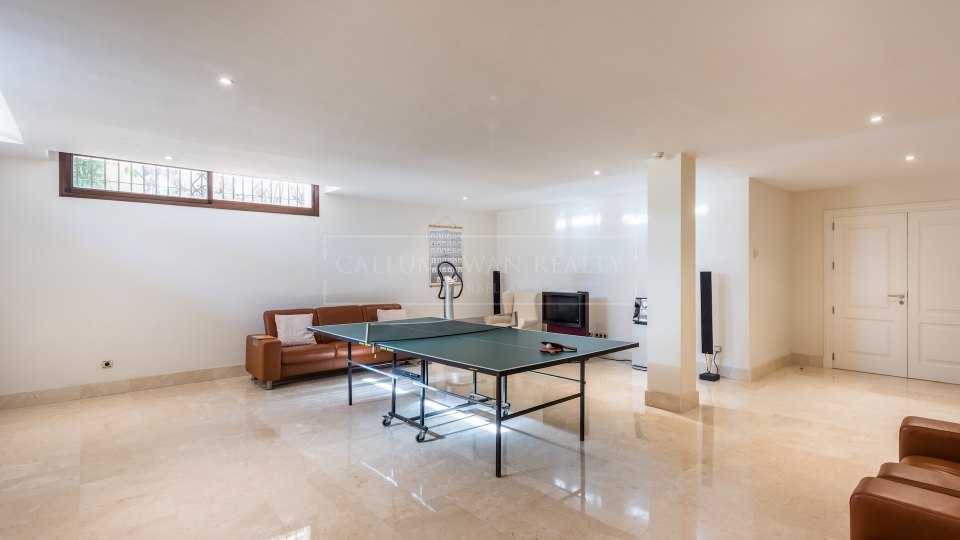 Marbella Golden Mile, Villa in Marbella Club, walking distance to the beach on Marbella's Golden Mile