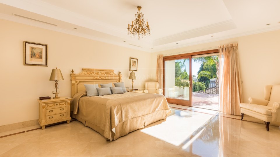 Marbella Golden Mile, Villa in Marbella Club, walking distance to the beach on Marbella's Golden Mile