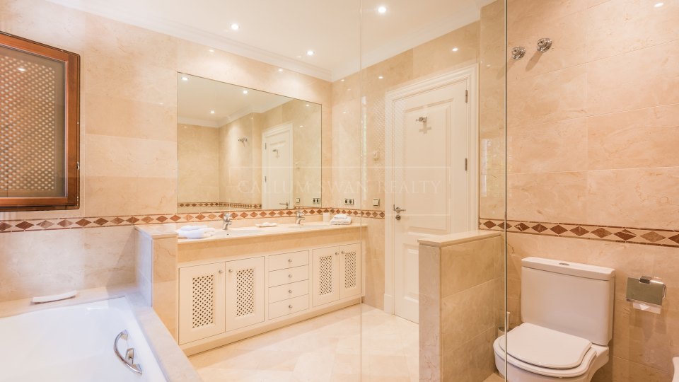 Marbella Golden Mile, Villa in Marbella Club, walking distance to the beach on Marbella's Golden Mile