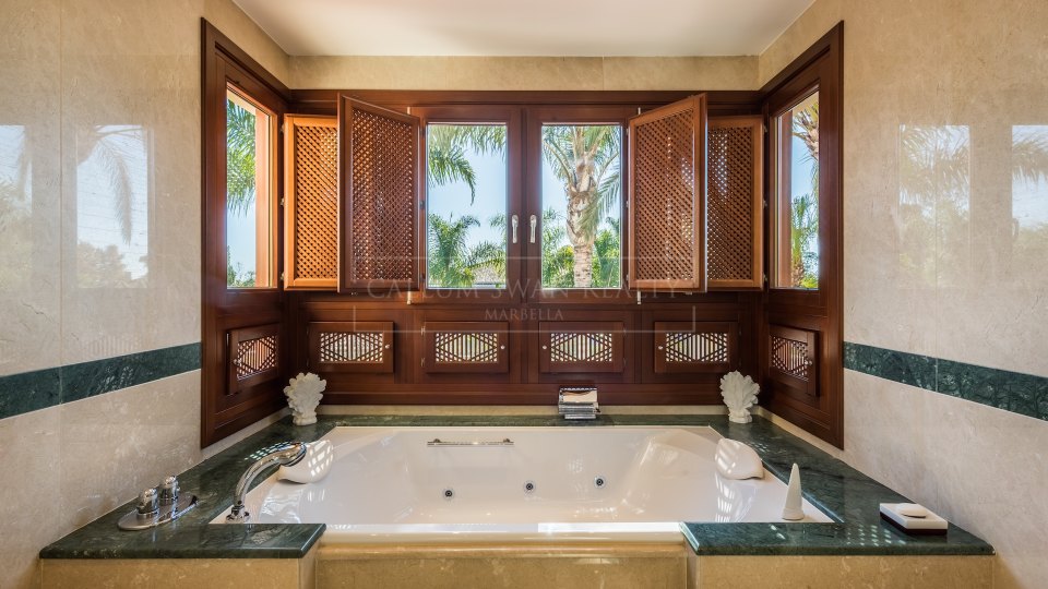 Marbella Golden Mile, Villa in Marbella Club, walking distance to the beach on Marbella's Golden Mile