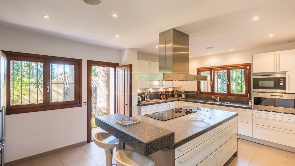 Marbella Golden Mile, Villa in Marbella Club, walking distance to the beach on Marbella's Golden Mile