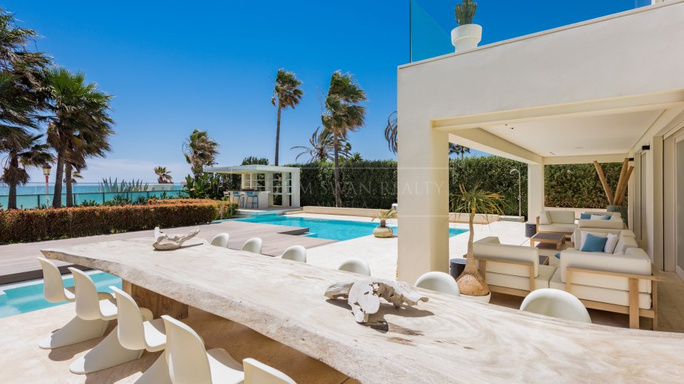 Marbella Golden Mile, Experience beachfront elegance on Marbella’s Golden Mile available for rent