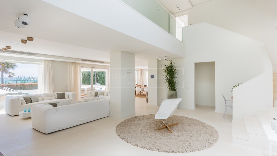 Marbella Golden Mile, Experience beachfront elegance on Marbella’s Golden Mile available for rent