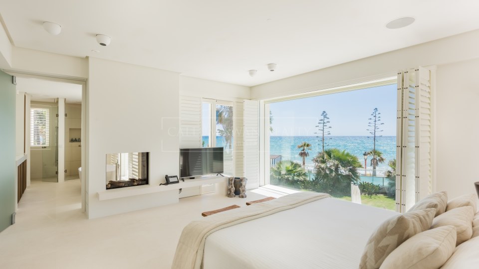 Marbella Golden Mile, Experience beachfront elegance on Marbella’s Golden Mile available for rent