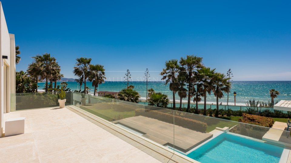 Marbella Golden Mile, Experience beachfront elegance on Marbella’s Golden Mile available for rent