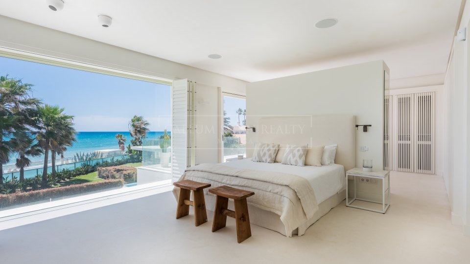 Marbella Golden Mile, Experience beachfront elegance on Marbella’s Golden Mile available for rent