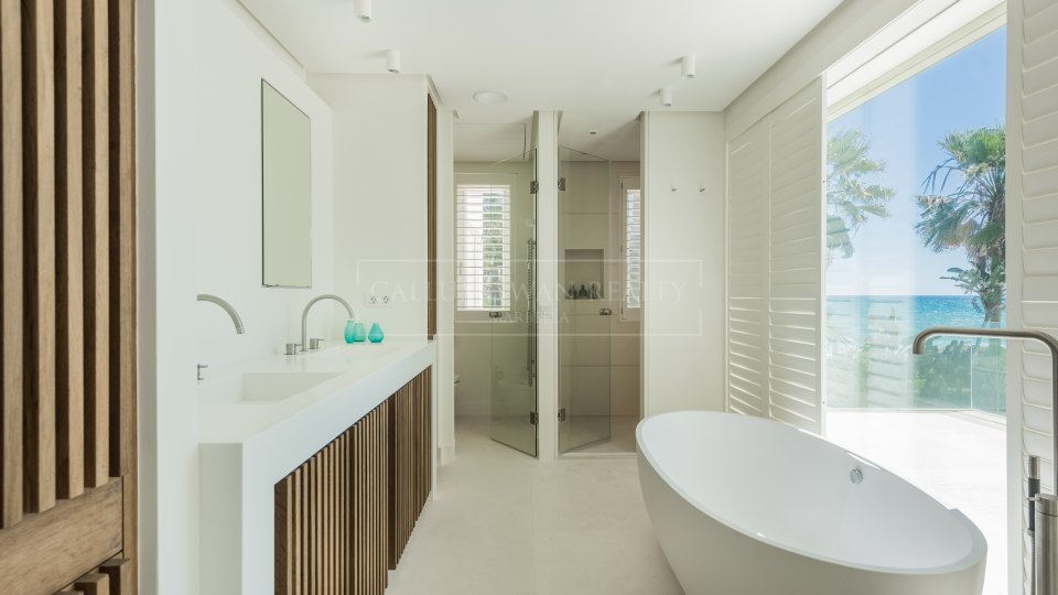 Marbella Golden Mile, Experience beachfront elegance on Marbella’s Golden Mile available for rent