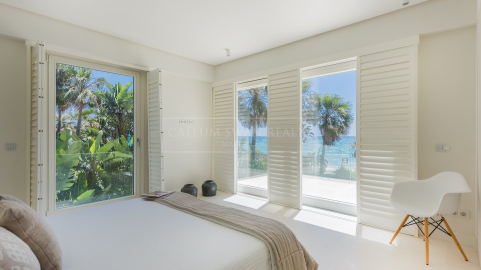 Marbella Golden Mile, Experience beachfront elegance on Marbella’s Golden Mile available for rent
