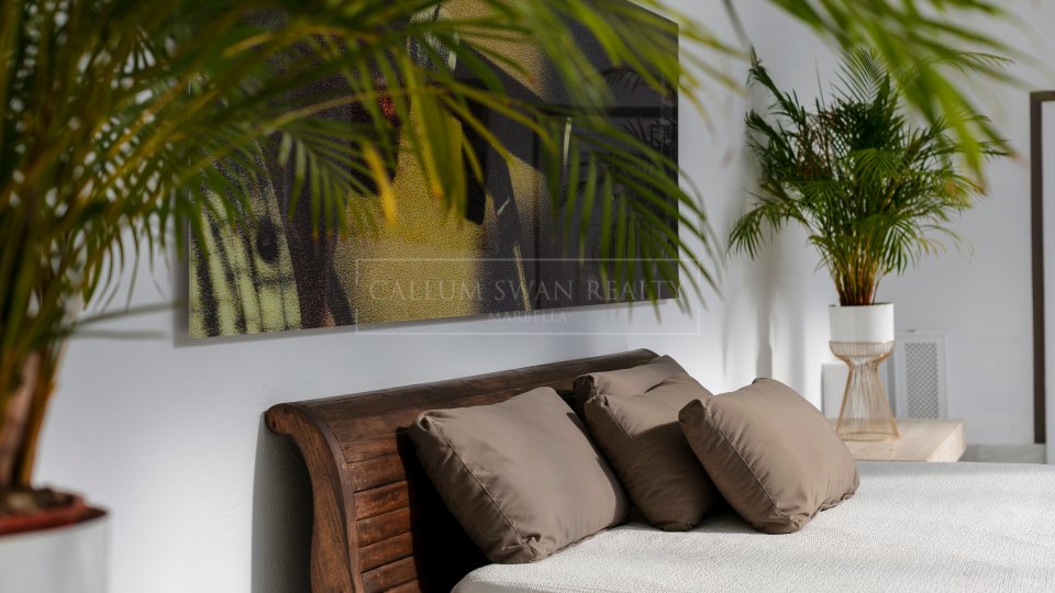 Marbella Este, Villa de lujo a la orilla del mar en Los Monteros playa, al este de Marbella