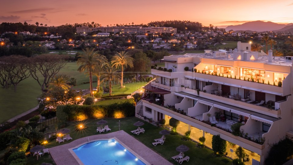 Nueva Andalucia, Superbe penthouse en vente en première ligne du Royal Las Brisas Golf