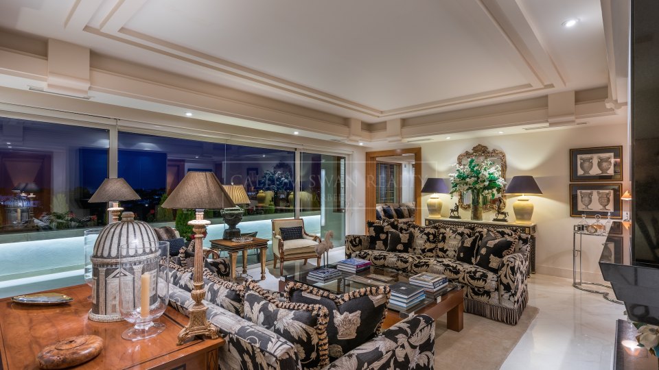 Nueva Andalucia, Superbe penthouse en vente en première ligne du Royal Las Brisas Golf