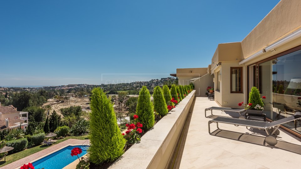 Nueva Andalucia, Superbe penthouse en vente en première ligne du Royal Las Brisas Golf