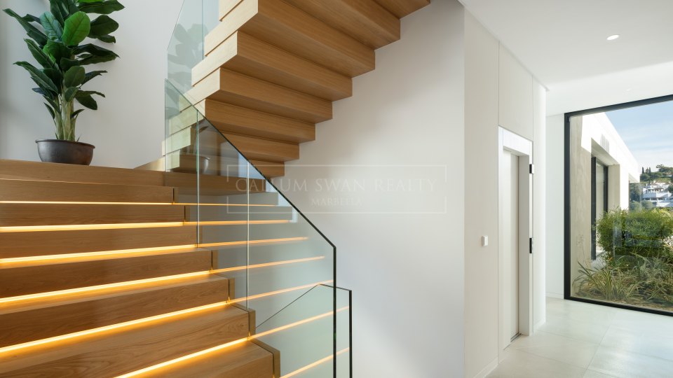 Benahavis, Contemporary Villa with Sea Views in El Madroñal, Benahavís