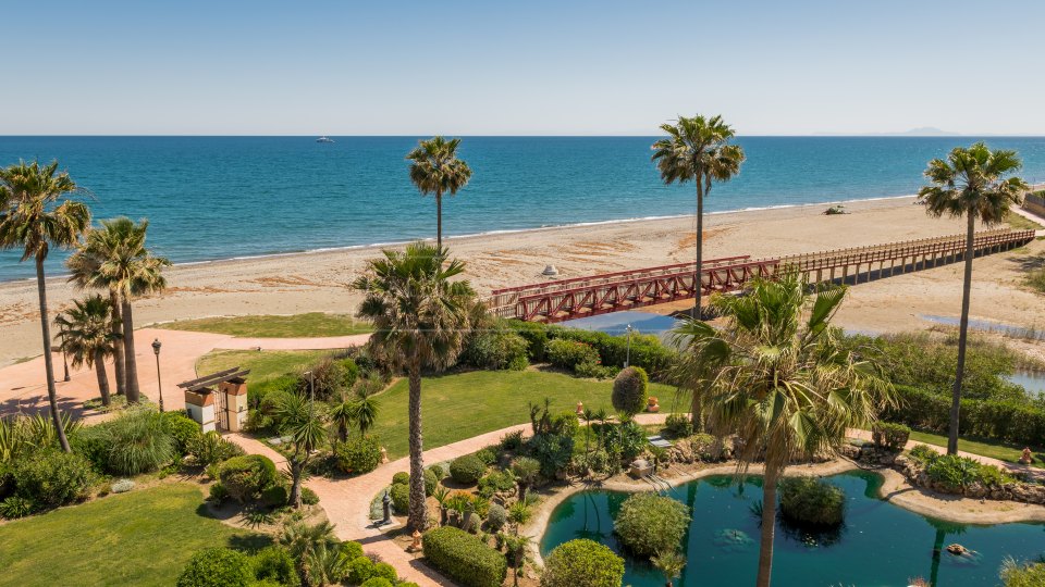Frontline beach penthouse on the New Golden Mile