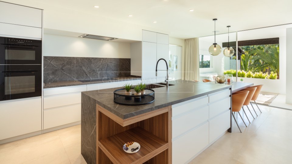 Marbella Golden Mile, Penthouse duplex de luxe élégant à Marina Puente Romano