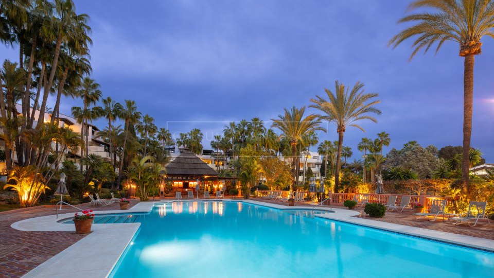 Marbella Golden Mile, Penthouse duplex de luxe élégant à Marina Puente Romano