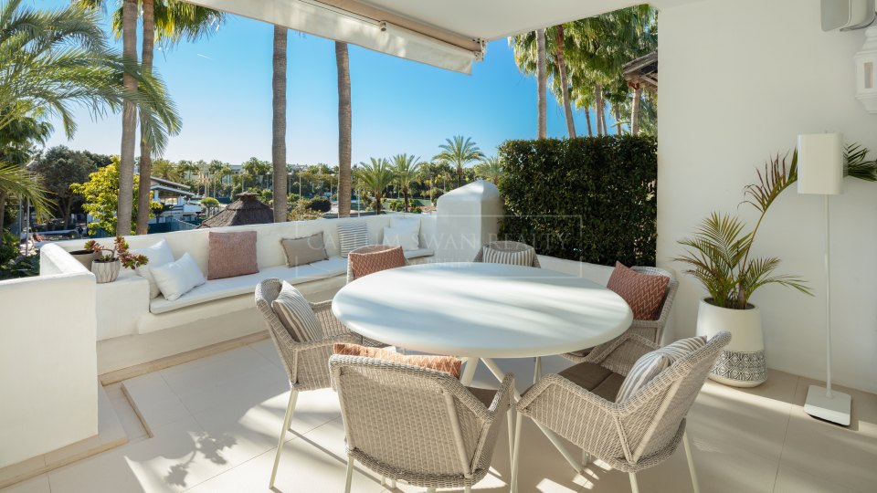 Marbella Golden Mile, Penthouse duplex de luxe élégant à Marina Puente Romano