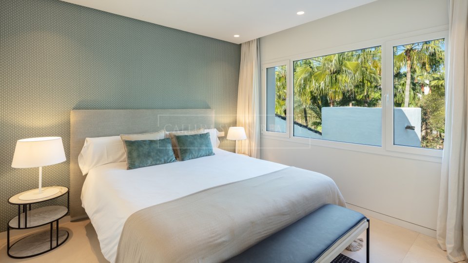 Marbella Golden Mile, Penthouse duplex de luxe élégant à Marina Puente Romano