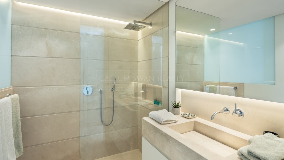 Marbella Golden Mile, Penthouse duplex de luxe élégant à Marina Puente Romano