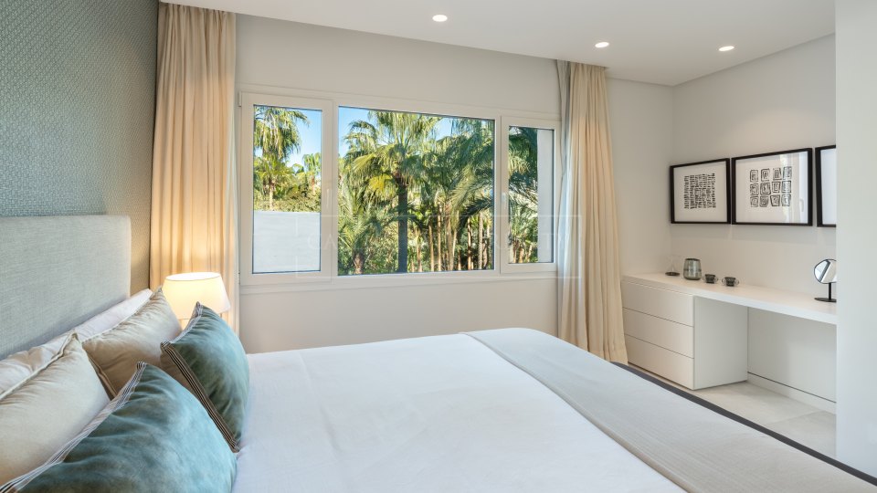 Marbella Golden Mile, Penthouse duplex de luxe élégant à Marina Puente Romano