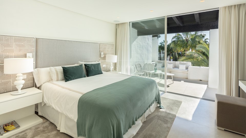 Marbella Golden Mile, Penthouse duplex de luxe élégant à Marina Puente Romano