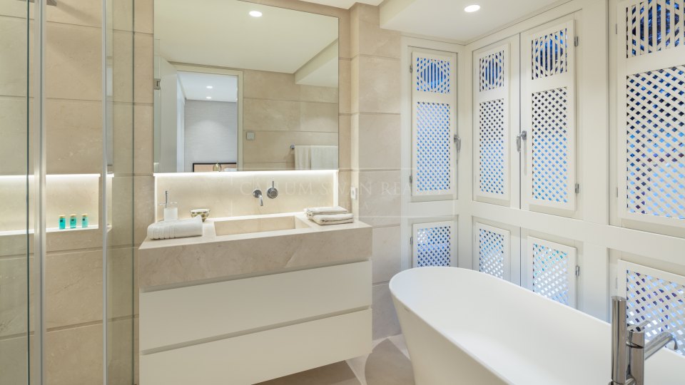 Marbella Golden Mile, Penthouse duplex de luxe élégant à Marina Puente Romano