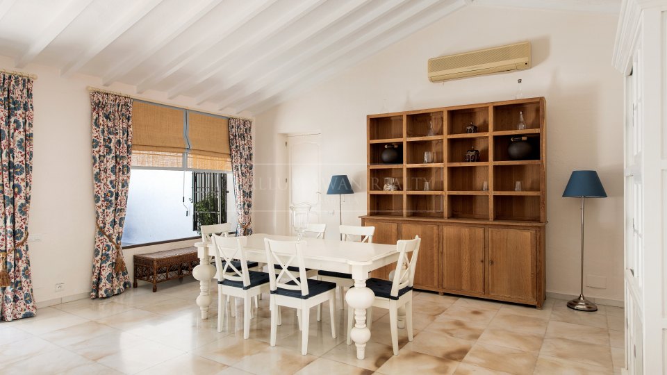 Marbella Golden Mile, Villa au Marbella Club en bord de mer avec charme andalou