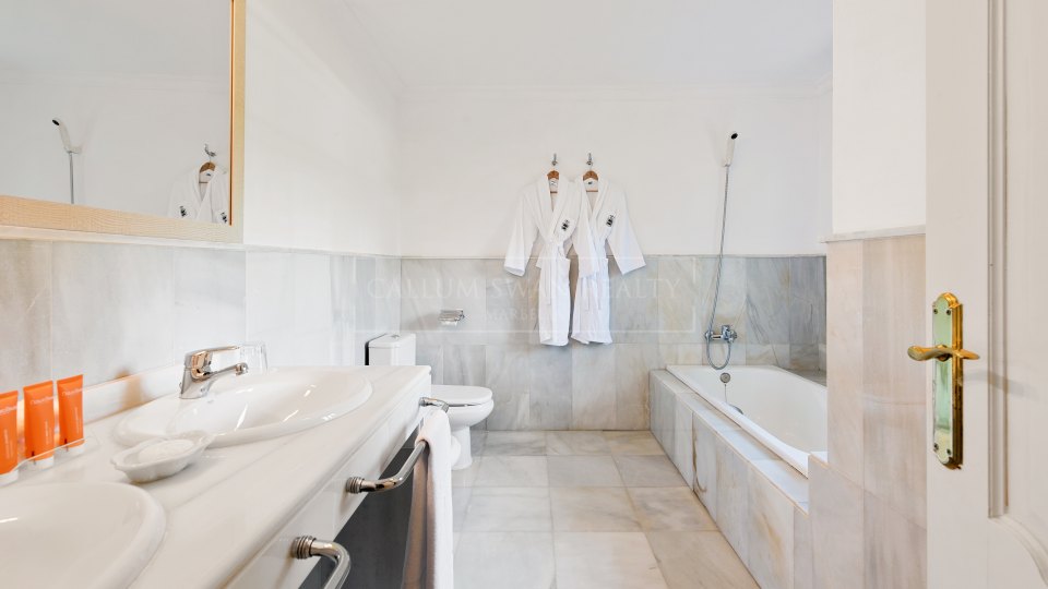Marbella Golden Mile, Villa au Marbella Club en bord de mer avec charme andalou