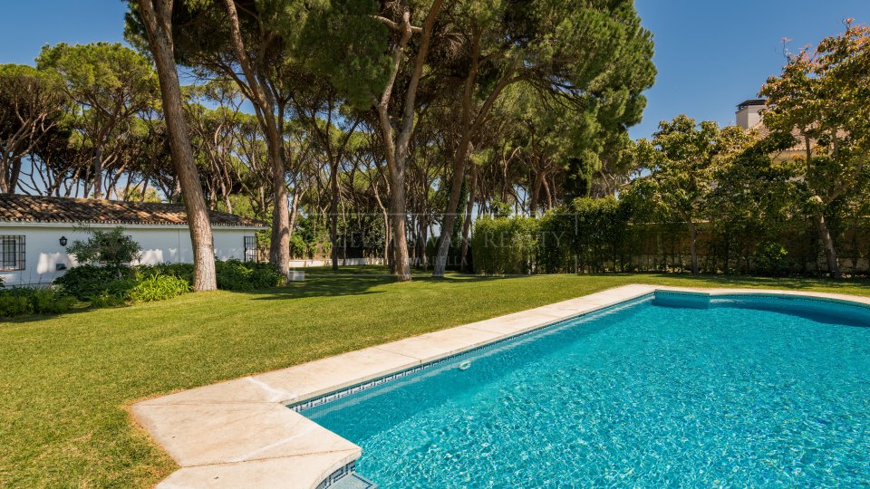 Marbella Golden Mile, Villa au Marbella Club en bord de mer avec charme andalou