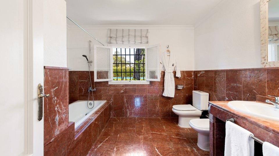 Marbella Golden Mile, Villa au Marbella Club en bord de mer avec charme andalou