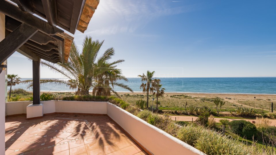 Spectacular beachfront duplex penthouse in Costalita