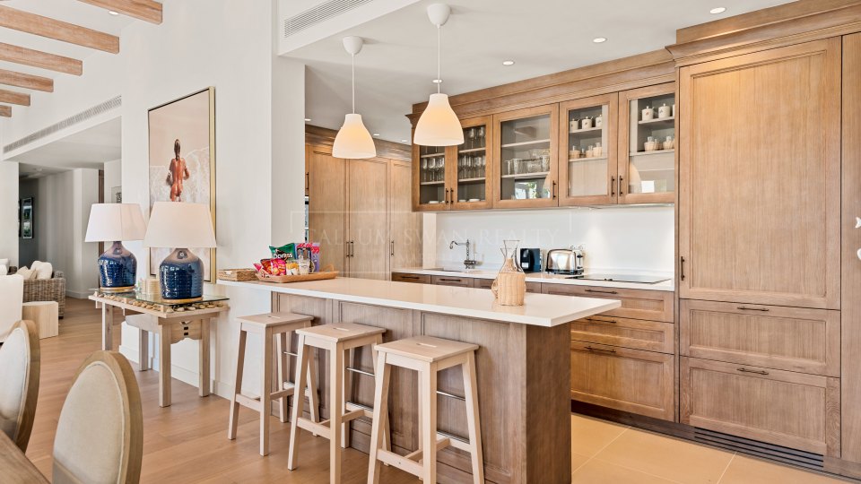 Marbella Golden Mile, Beautiful family villa, with the charming style of Marbella Club