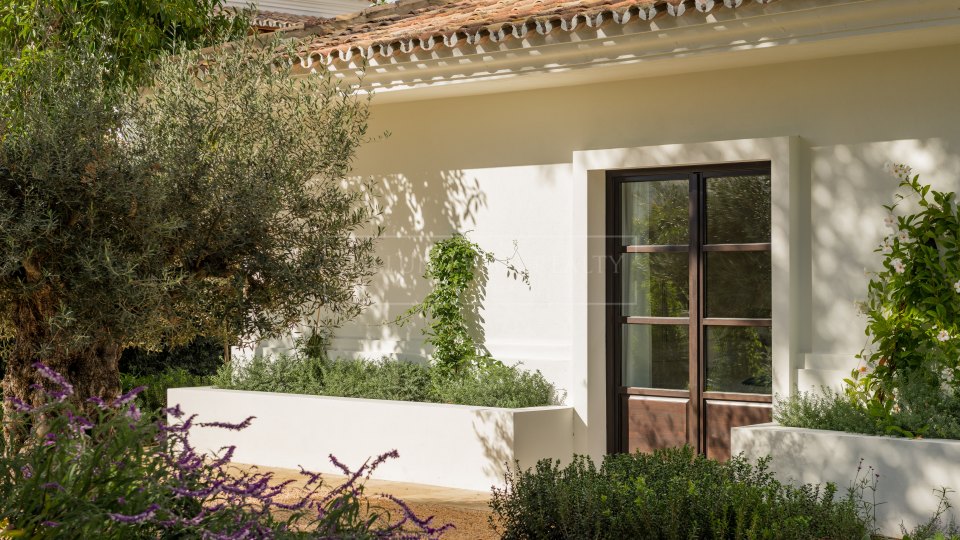 Marbella Golden Mile, Beautiful family villa, with the charming style of Marbella Club