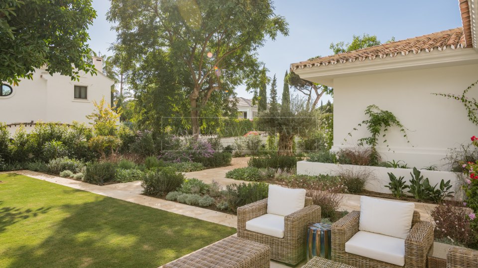 Marbella Golden Mile, Beautiful family villa, with the charming style of Marbella Club